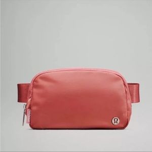 Lululemon Everywhere Belt Bag in Brier Rose